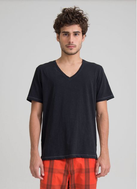 109863_001_1_M_T-SHIRT-GOLA-V-BASICA-BOLSINHO-INV-14