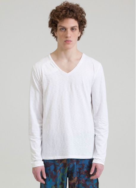 108961_002_1_M_T-SHIRT-GOLA-V-ML-BASICA-BOLSINHO-OUTONO