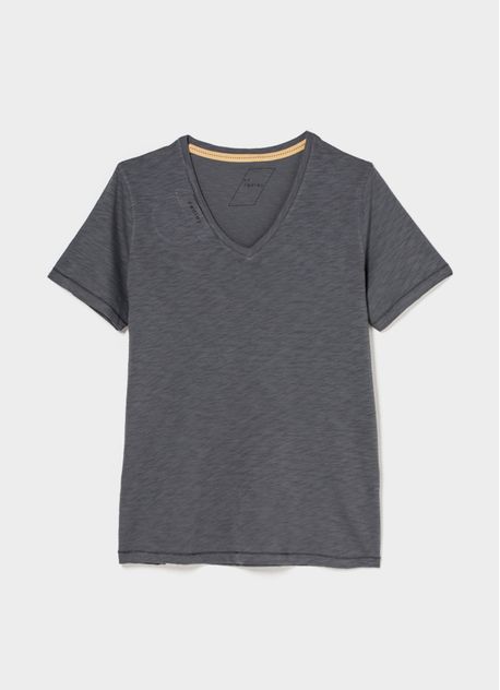 109863_004_1_S_T-SHIRT-GOLA-V-BASICA-BOLSINHO-INV-14