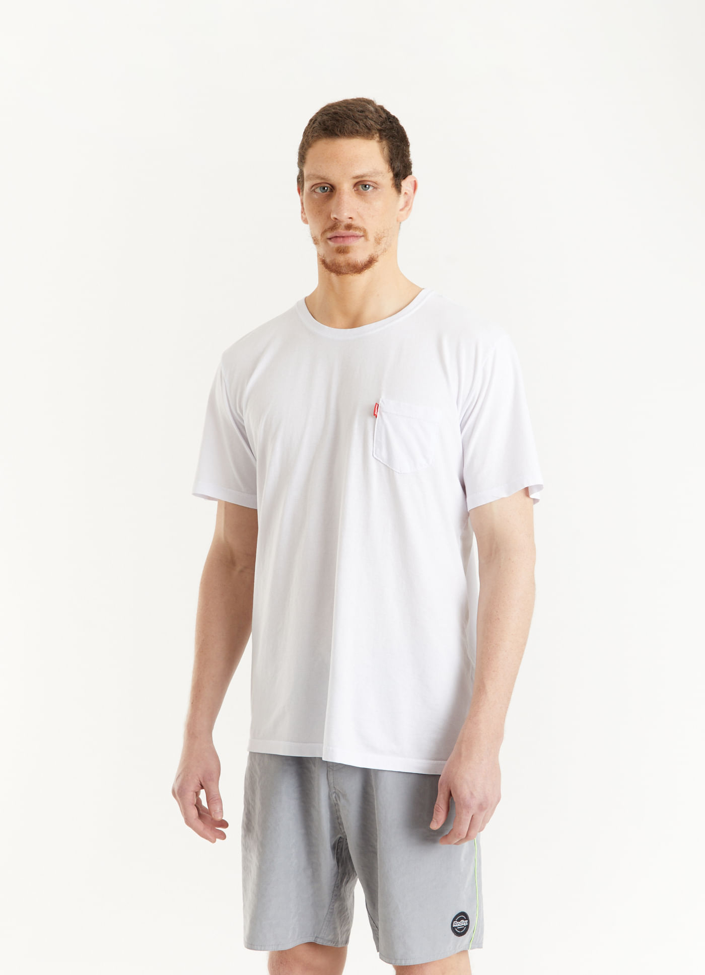 T-shirt básica bolsinho branco