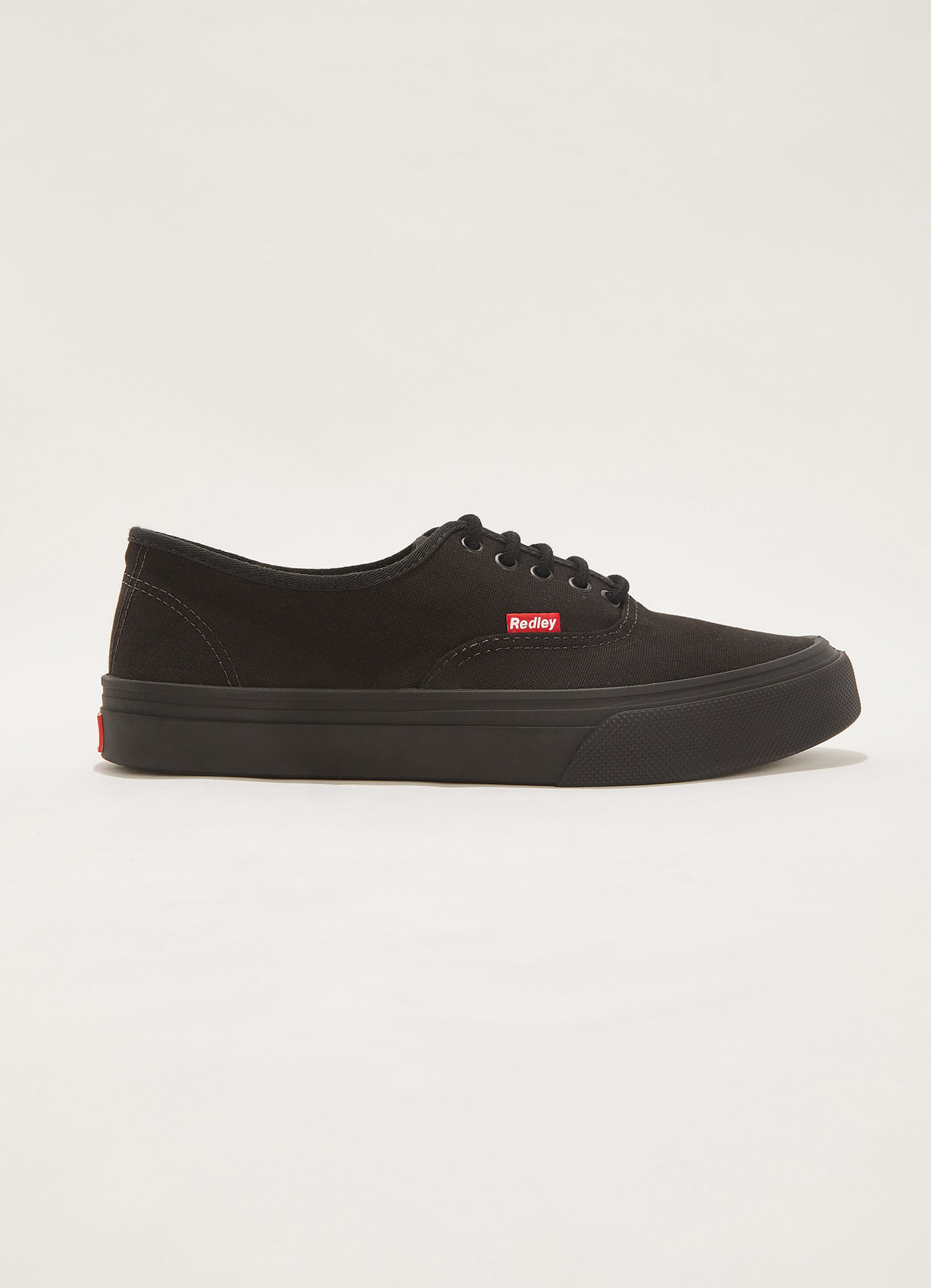 Tênis monocromo all black preto