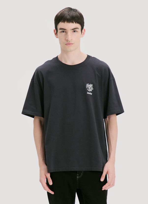 T-shirt over redley skate preto G