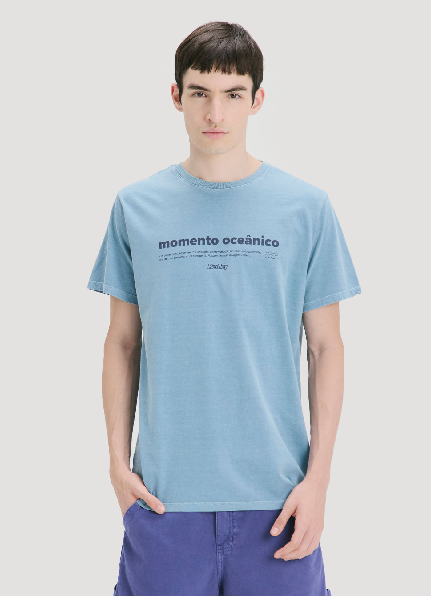 T-shirt estonada momento oceânico azul