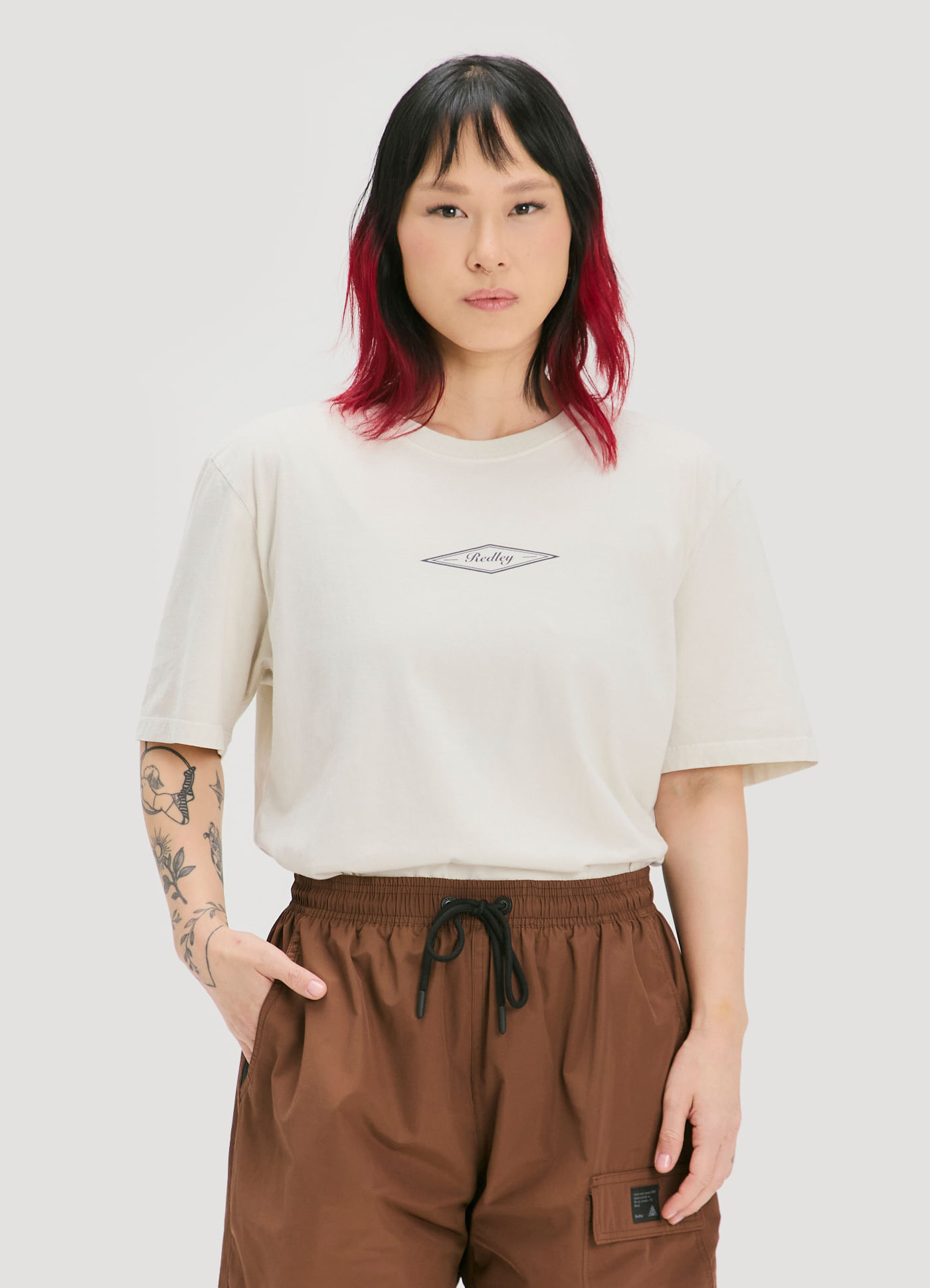 T-shirt estonada na pista ha muito tempo areia